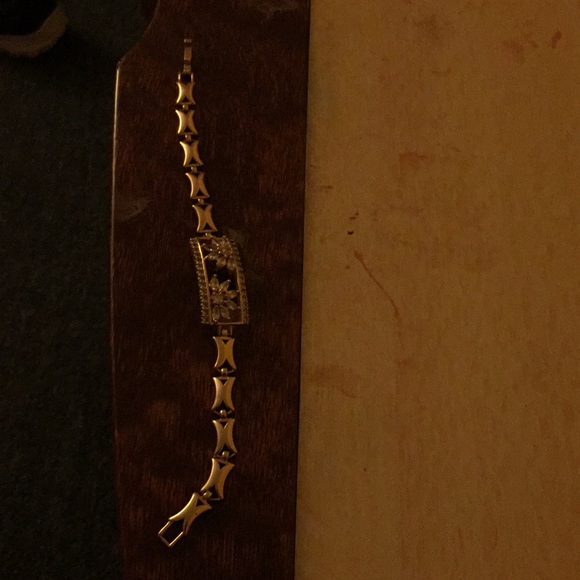 Bracelet - Picture 1 of 3